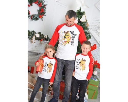Веселі олені - 2-х кольорові новорічні футболки купити в інтернет магазині